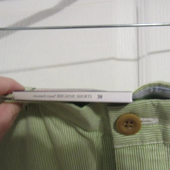 Vineyard Vines Biscayne Shorts size 38 - Picture 3 of 5